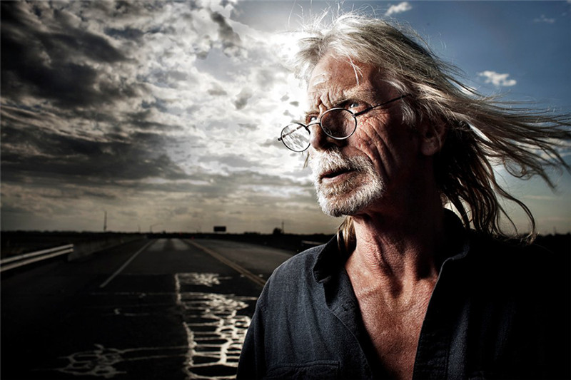 流浪汉学会了编程一年后他又重返街头_ 图片描述