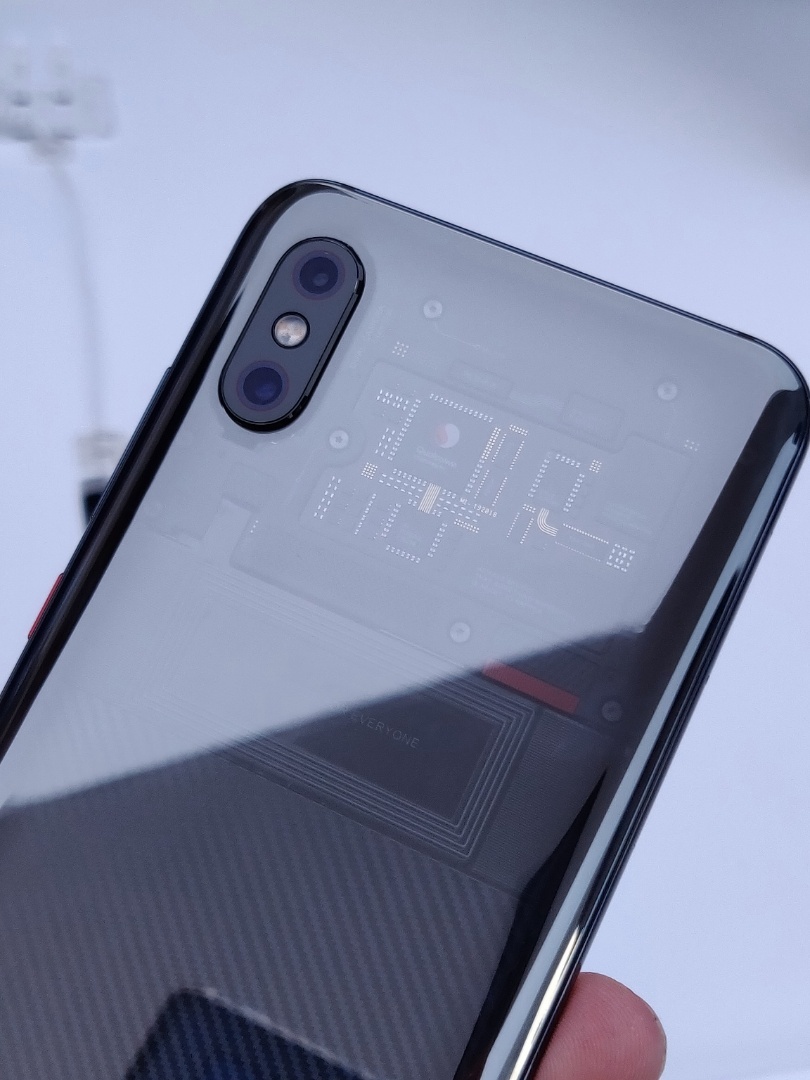 小米8 透明探索版后盖科技与设计的结合
